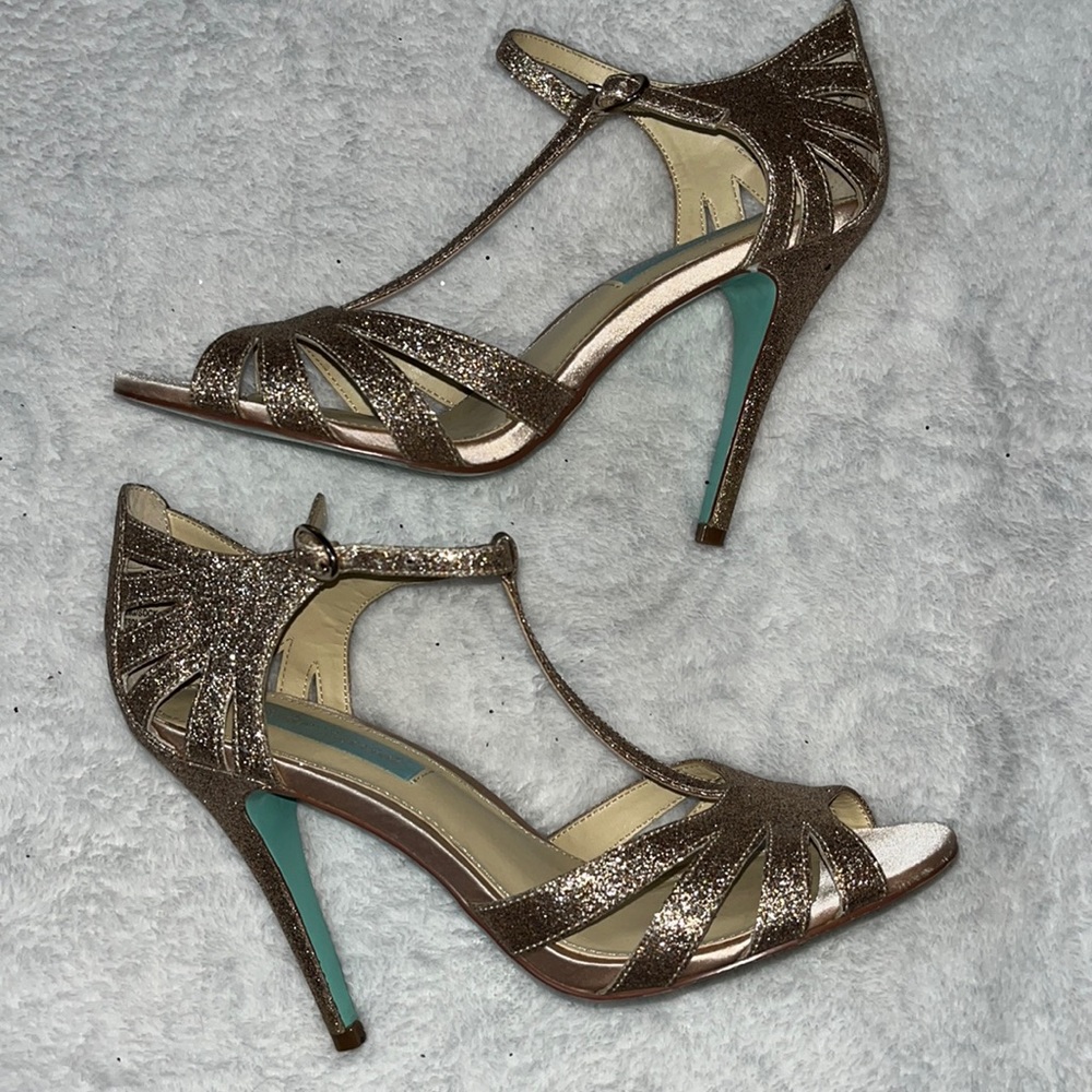 Betsey Johnson Blue gold glittery strappy high heeled sandals. Sz 8.